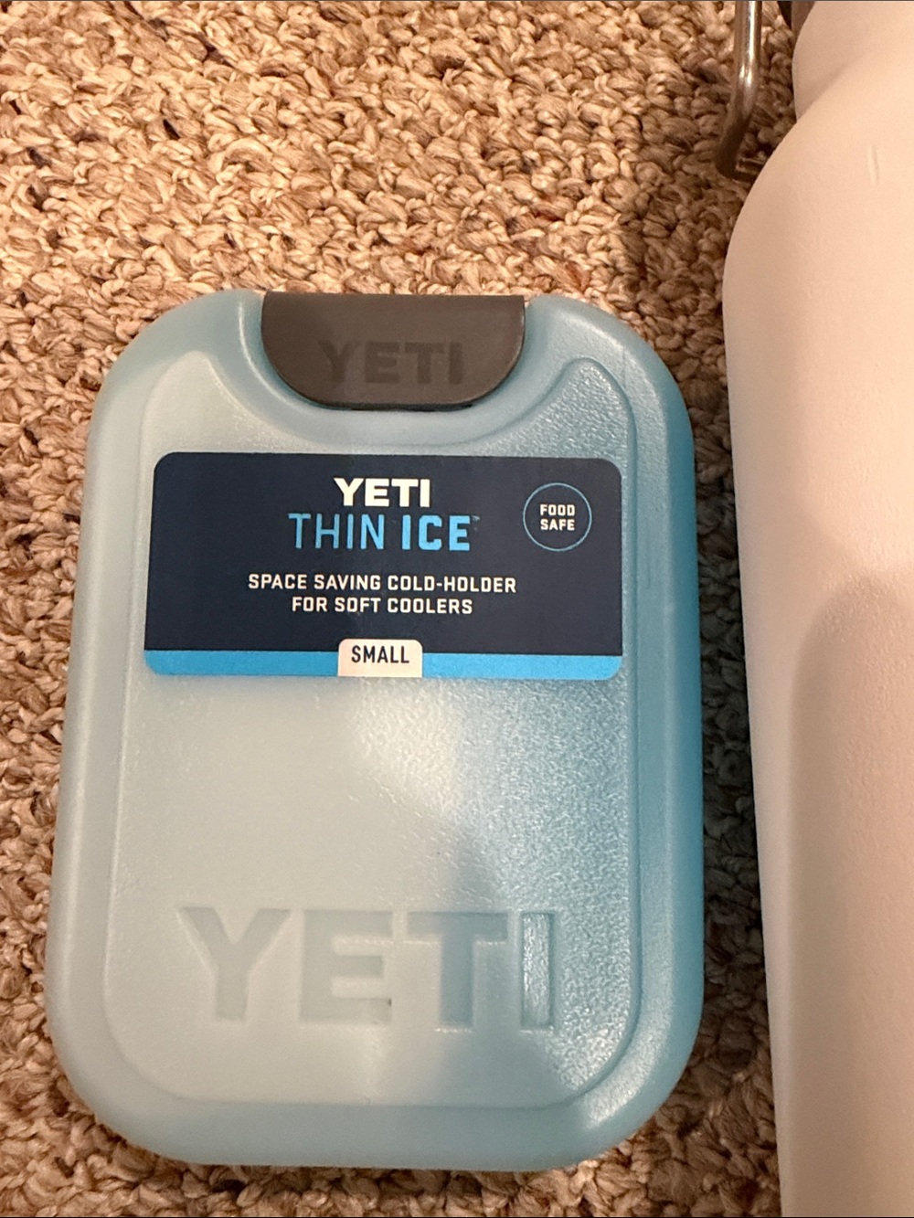 YETI Thin Ice Small Cold-Holder - Elevate water bottle - Picture 2 of 5